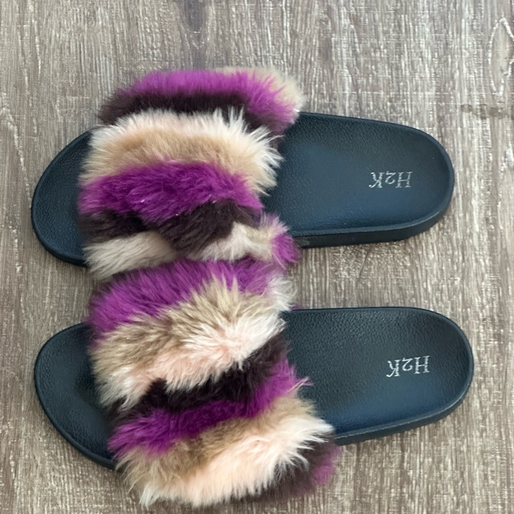 H2k slippers size 10